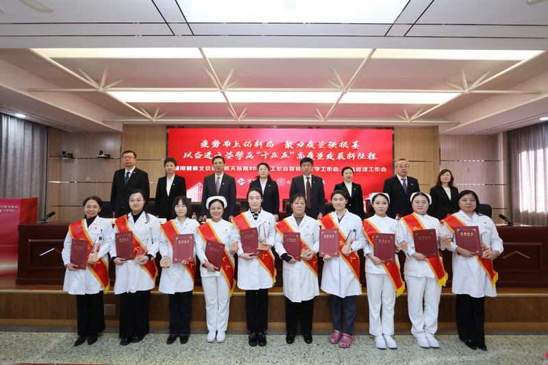 3表彰年度先进个人.JPG 3表彰年度先进个人.JPG