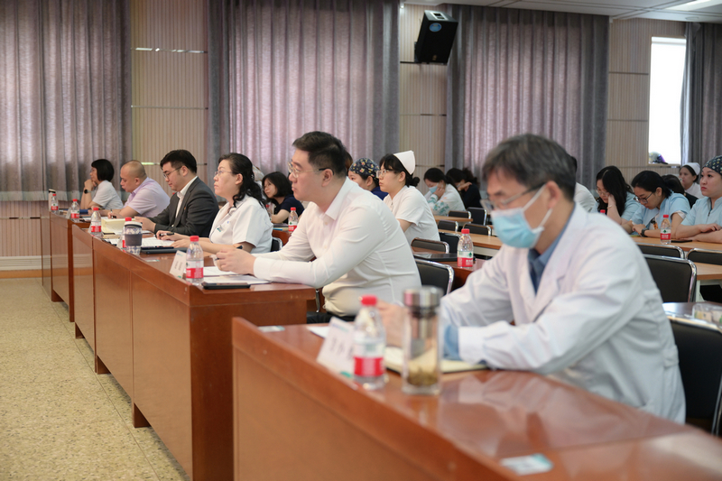 参会领导.jpg